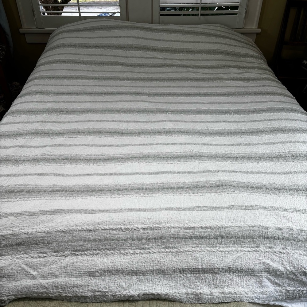 Nicole Miller cotton blend white gray striped soft, textured queen duvet cover